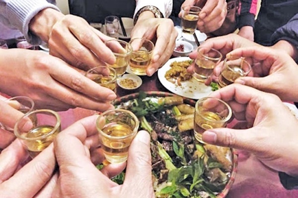 Uống bia rượu dễ khiến gan suy yếu: 5 dấu hiệu nhận biết, 9 thực phẩm giúp gan khỏe mạnh-1