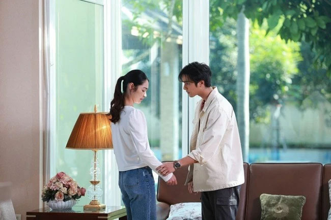 Tặng quà cho tôi, chồng sắp cưới còn đính kèm lời nhắn nhủ khiến tôi chưng hửng và hụt hẫng-1