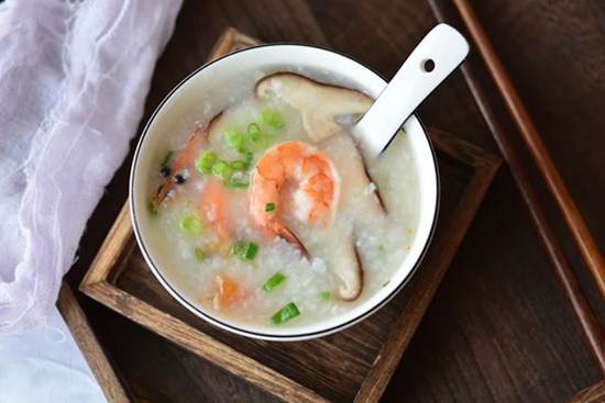 2 món cháo tôm nóng hổi thơm ngon chống ngấy sau Tết