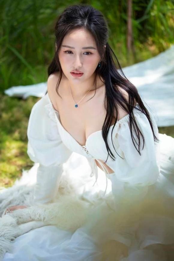 Hoa hậu cao nhất nhì Việt Nam tuổi 36: Chưa chịu lấy chồng, khoe người yêu toàn trai đẹp, ngọt ngào, giàu có-1