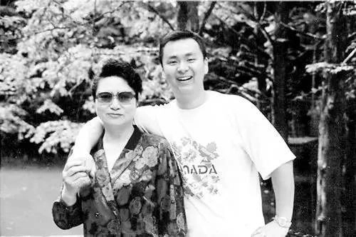 Thiên tài Toán học 47 tuổi lấy vợ, sinh đứa con trai bị hàng xóm chê hư hỏng: Kết quả nhiều năm sau khiến ai nấy kinh ngạc-2