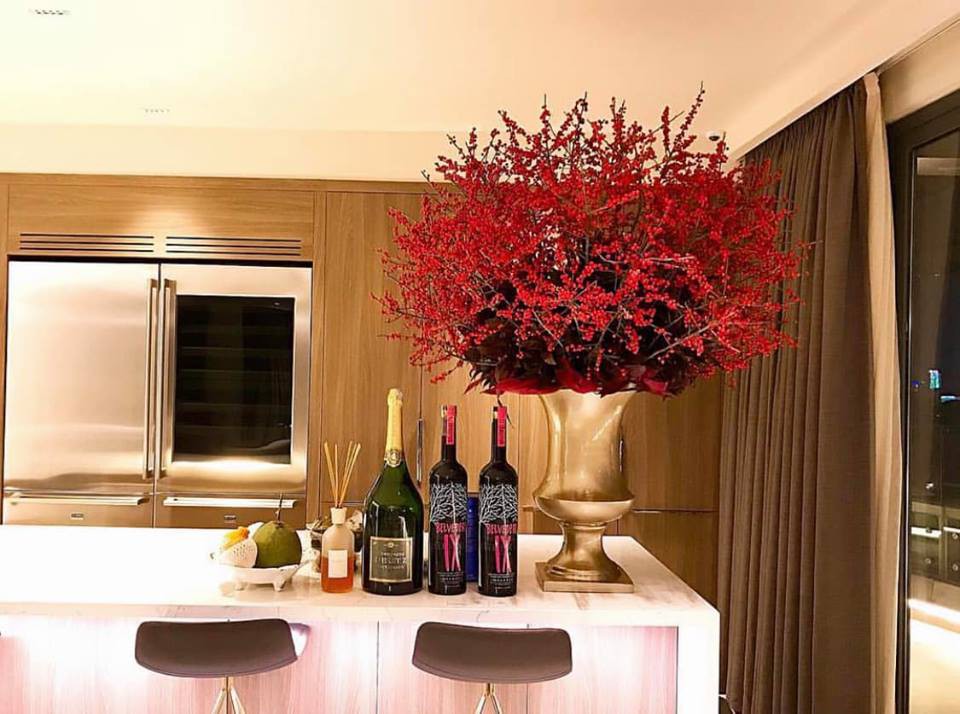 Diện áo dài bỉ ngạn xanh, Hoa hậu Đặng Thu Thảo khoe khéo biệt thự bạc tỷ ngập trong sắc hoa-20