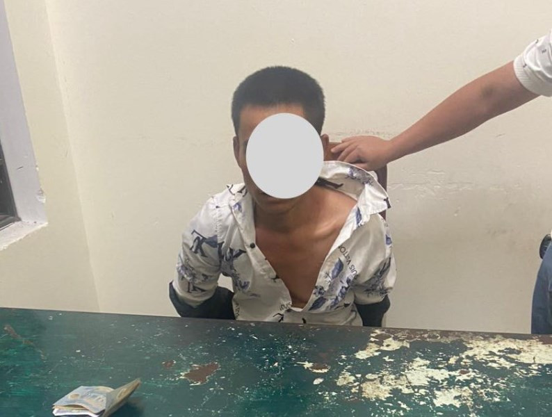 Bị dừng xe kiểm tra nồng độ cồn, đối tượng rút súng đe dọa cảnh sát-1