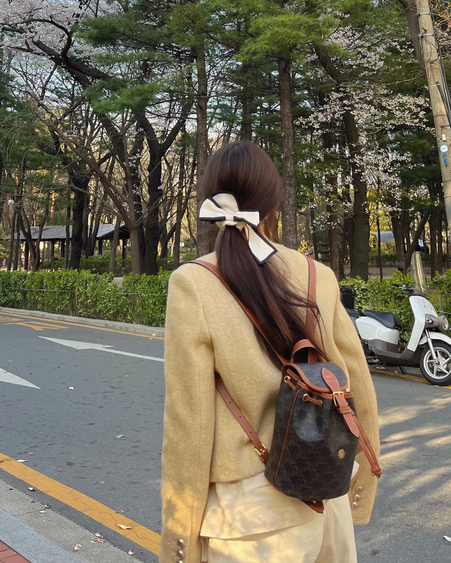 Tham khảo 5 cách buộc tóc xinh tươi của sao Hàn cho mùa xuân-2