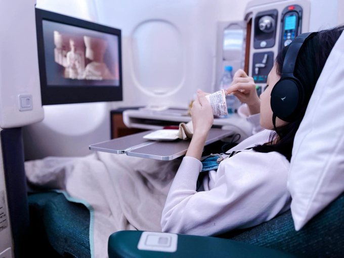 Ái nữ nhà Công Vinh - Thuỷ Tiên gây sốt dù chỉ lộ nửa gương mặt, chiều cao cực phẩm, môi trái tim giống Jisoo chắc chắn xinh-2