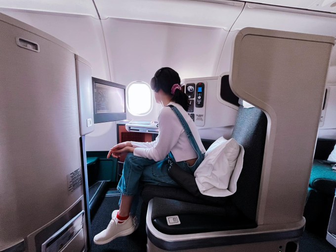 Ái nữ nhà Công Vinh - Thuỷ Tiên gây sốt dù chỉ lộ nửa gương mặt, chiều cao cực phẩm, môi trái tim giống Jisoo chắc chắn xinh-3