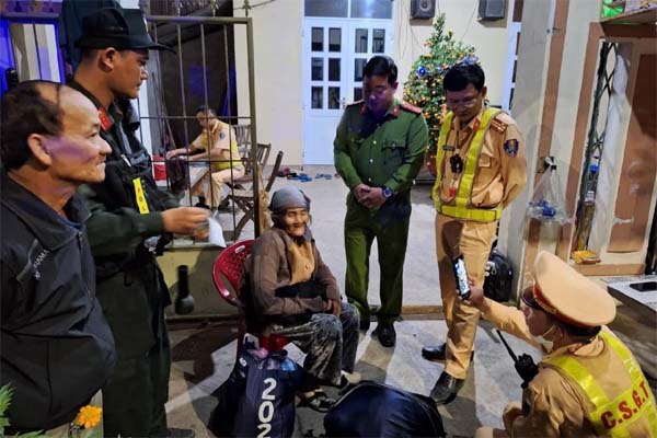 Tướng bà” 10 tuổi được bảo vệ nghiêm ngặt tại lễ khai hội đền Gióng-18