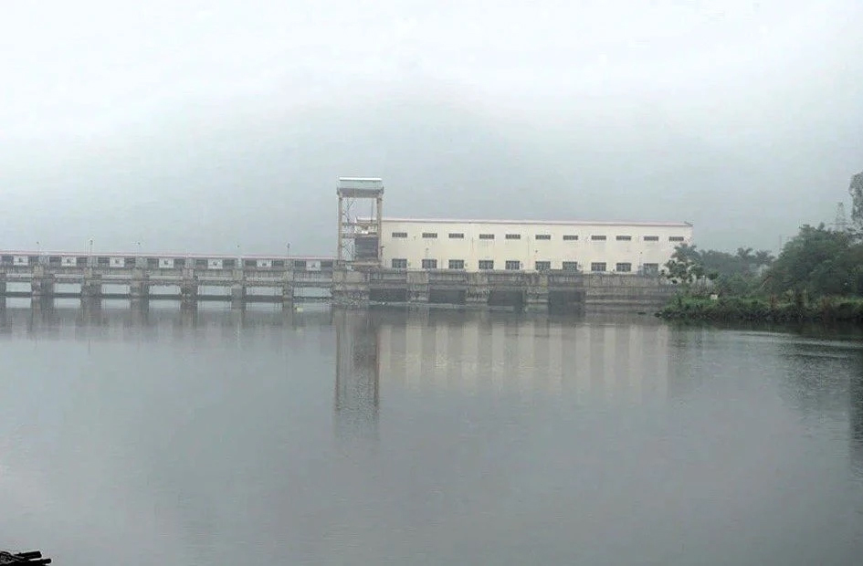 Chèo thuyền ra sông chụp ảnh Tết, hai vợ chồng đuối nước thương tâm-1