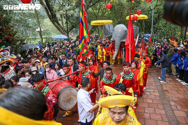 Tướng bà” 10 tuổi được bảo vệ nghiêm ngặt tại lễ khai hội đền Gióng-2