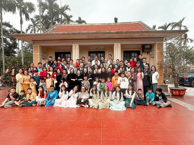 Gia đình ở Thái Bình có 120 người, Tết về đông đủ, nhìn dàn cháu xếp hàng nhận lì xì mà choáng-1