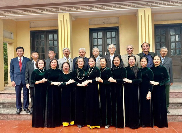 Gia đình ở Thái Bình có 120 người, Tết về đông đủ, nhìn dàn cháu xếp hàng nhận lì xì mà choáng-2