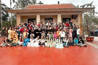 Gia đình ở Thái Bình có 120 người, Tết về đông đủ, nhìn dàn cháu xếp hàng nhận lì xì mà choáng