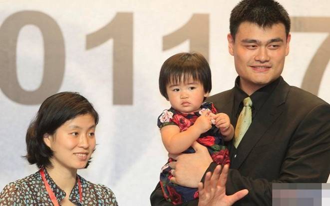 Bố cao 2m29, mẹ cao 1m91, chiều cao con gái 14 tuổi làm cả triệu người trầm trồ-1