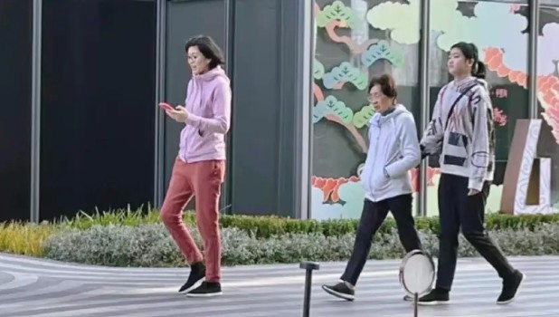 Bố cao 2m29, mẹ cao 1m91, chiều cao con gái 14 tuổi làm cả triệu người trầm trồ-2