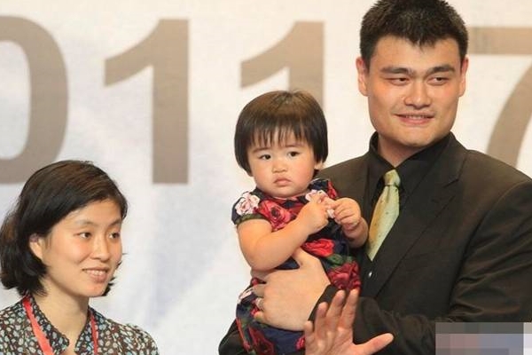 Ăn xong buffet túi áo bỗng căng phồng, cô bé 7 tuổi bị nhân viên nghi trộm đồ về: Sau khi kiểm tra, cả nhà hàng phải khóc-3