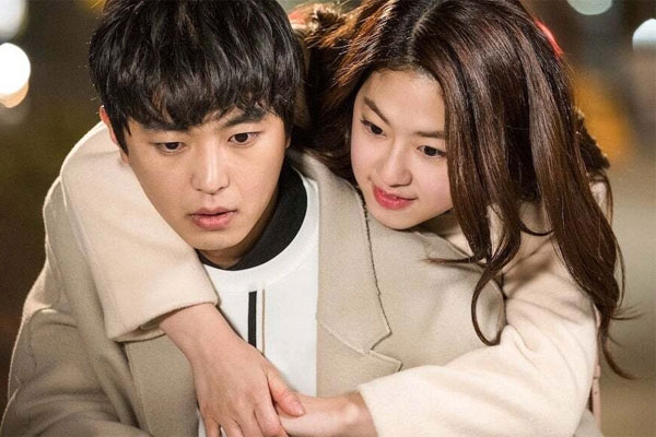 Luôn tự hào chồng chiều vợ, tôi sững sờ khi vô tình đọc được những tin nhắn của anh với người đồng nghiệp-2