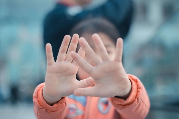 Cậu bé bị bố quát mắng vì ngồi vào chỗ thuộc về ông nội trong bữa cơm, dân mạng tranh cãi nảy lửa: Dạy con bằng tư tưởng lạc hậu?-4