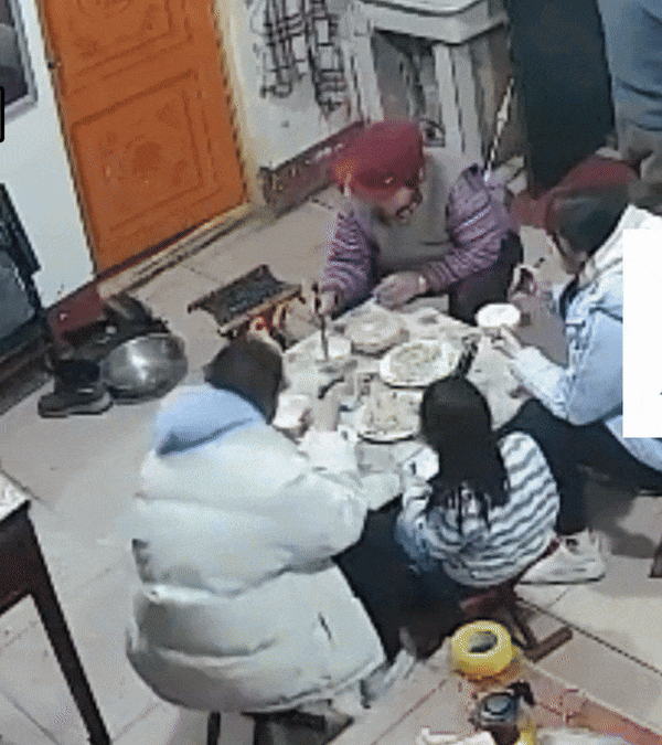 Cậu bé bị bố quát mắng vì ngồi vào chỗ thuộc về ông nội trong bữa cơm, dân mạng tranh cãi nảy lửa: Dạy con bằng tư tưởng lạc hậu?-2