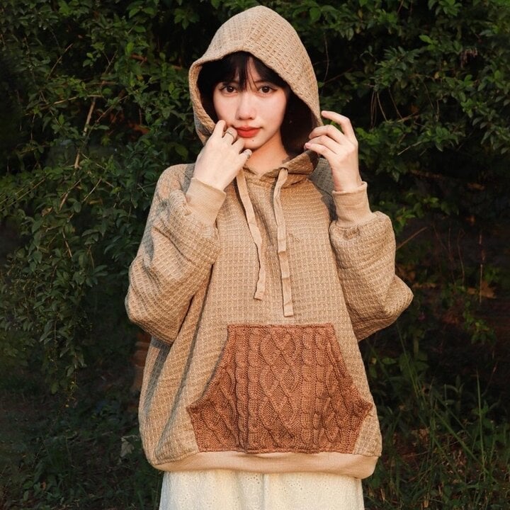 Cách phối đồ thời trang với áo len cách điệu-8