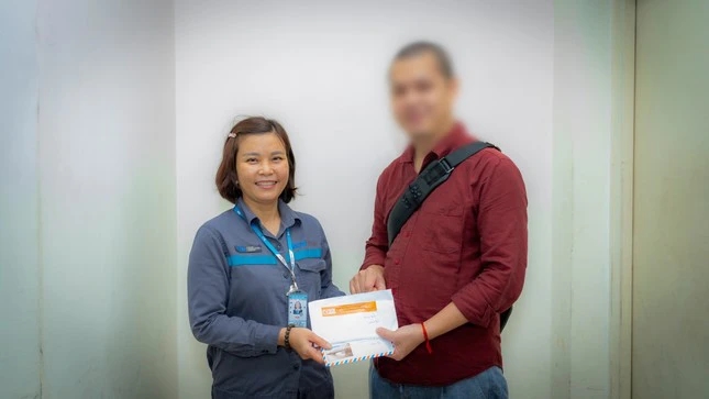 Trích xuất camera tìm vị khách rơi hơn 100 triệu ở sân bay Nội Bài-1