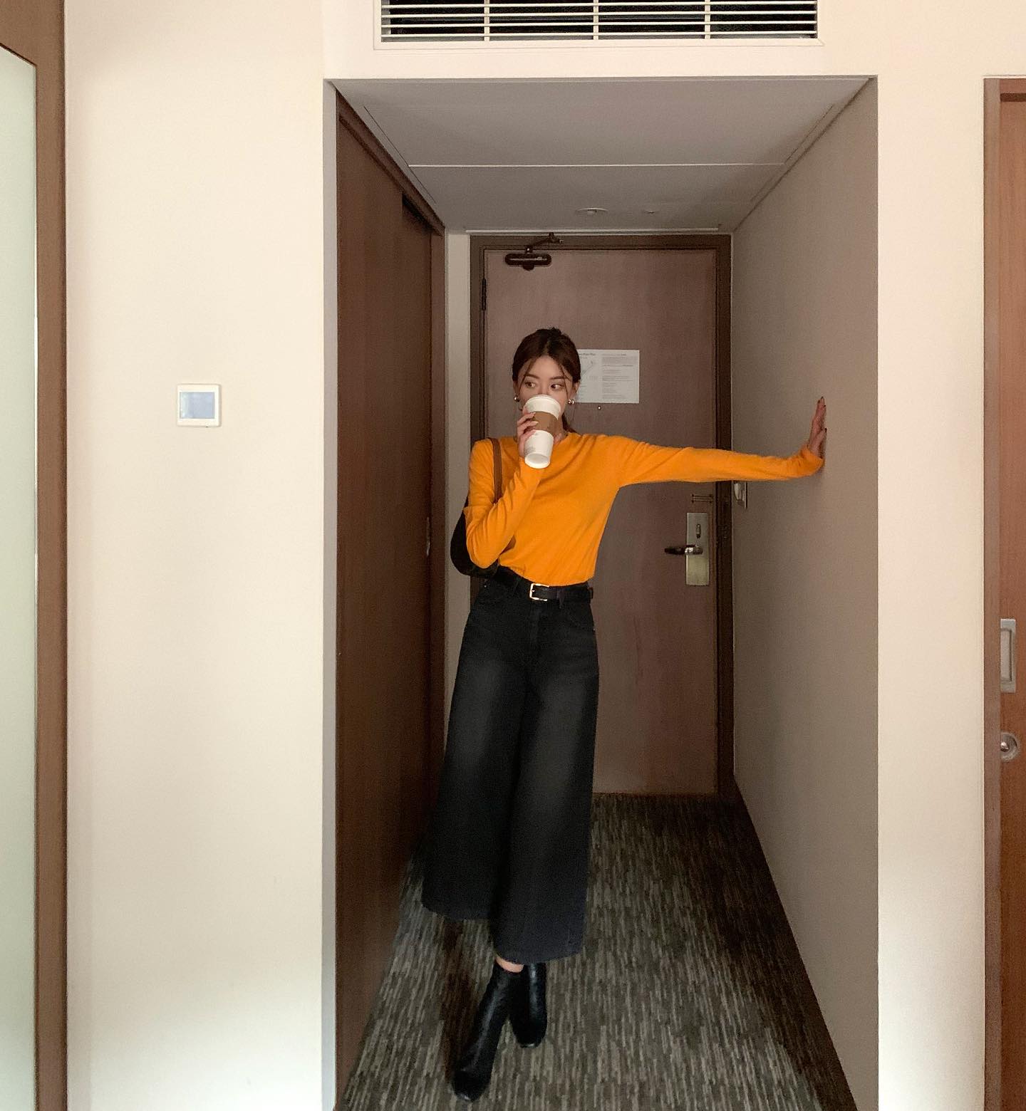 10 cách mặc áo thun dài tay thanh lịch tới công sở-1