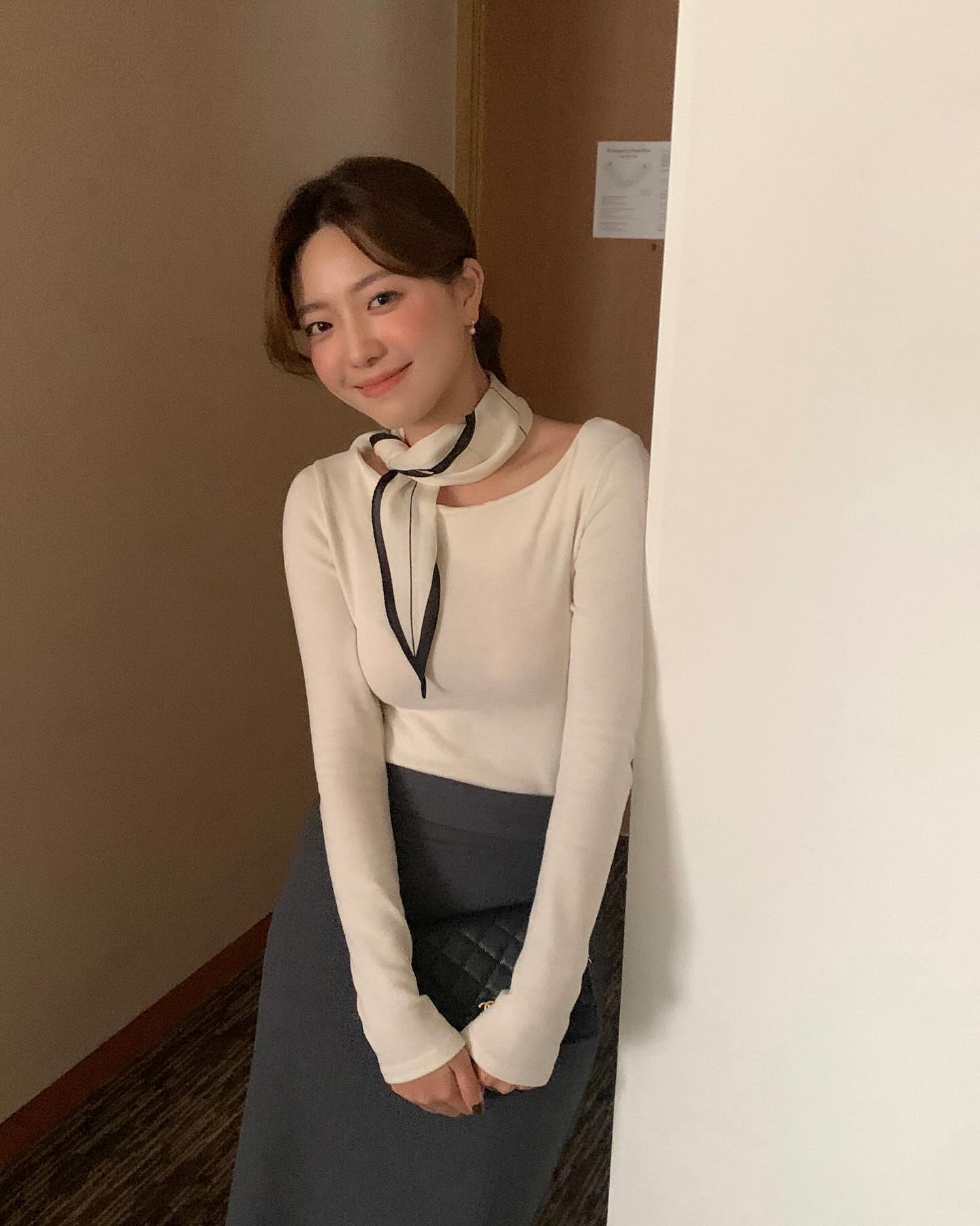 10 cách mặc áo thun dài tay thanh lịch tới công sở-7