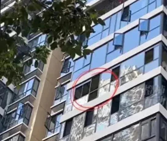 Bà tự tiện dẫn cháu vào nhà người khác chơi khiến đứa trẻ gặp nạn, gia đình kiện hàng xóm đòi bồi thường 3,4 tỷ đồng vì không khóa cửa-2