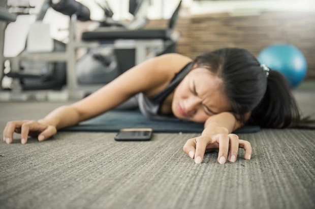 Chàng trai đôi mươi liệt nửa người, não tổn thương nghiêm trọng ngay khi đang chơi bóng, bác sĩ tiết lộ nguyên nhân dẫn đến đột quỵ-2