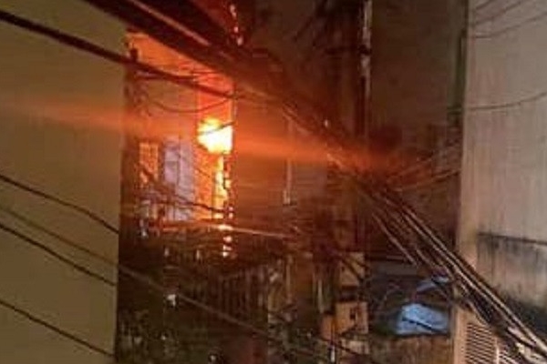 Nhân chứng kể lại vụ cháy khiến 4 người tử vong ở TPHCM: Có người phá được khung sắt, ẵm em bé thoát ra ngoài-5