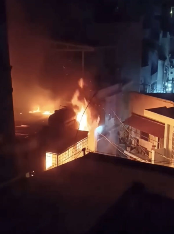 Nhân chứng kể lại vụ cháy khiến 4 người tử vong ở TPHCM: Có người phá được khung sắt, ẵm em bé thoát ra ngoài-4