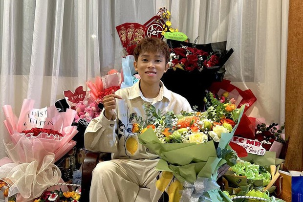 Hồ Văn Cường chạy show từ Nam ra Bắc dịp Tết, được fan lì xì tiền khủng-4