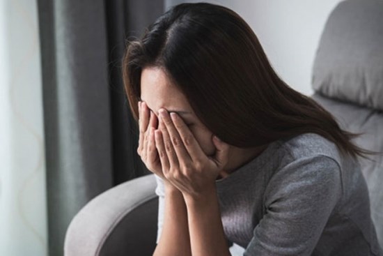 Bị chồng lấy trộm tiền thai sản, tôi gọi điện báo cho mẹ chồng nhưng câu trả lời của bà khiến tôi thêm tuyệt vọng