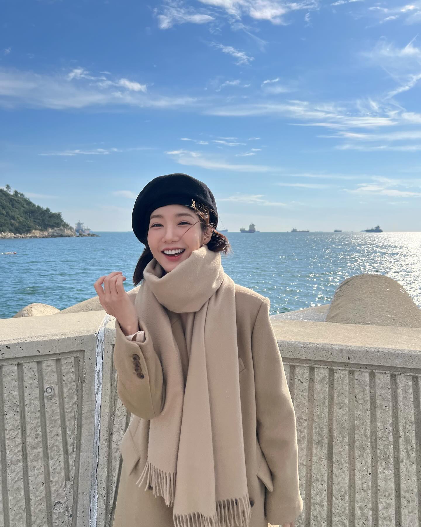 Hai kiểu áo khoác đơn giản giúp Park Min Young mặc đẹp trong mọi hoàn cảnh-1