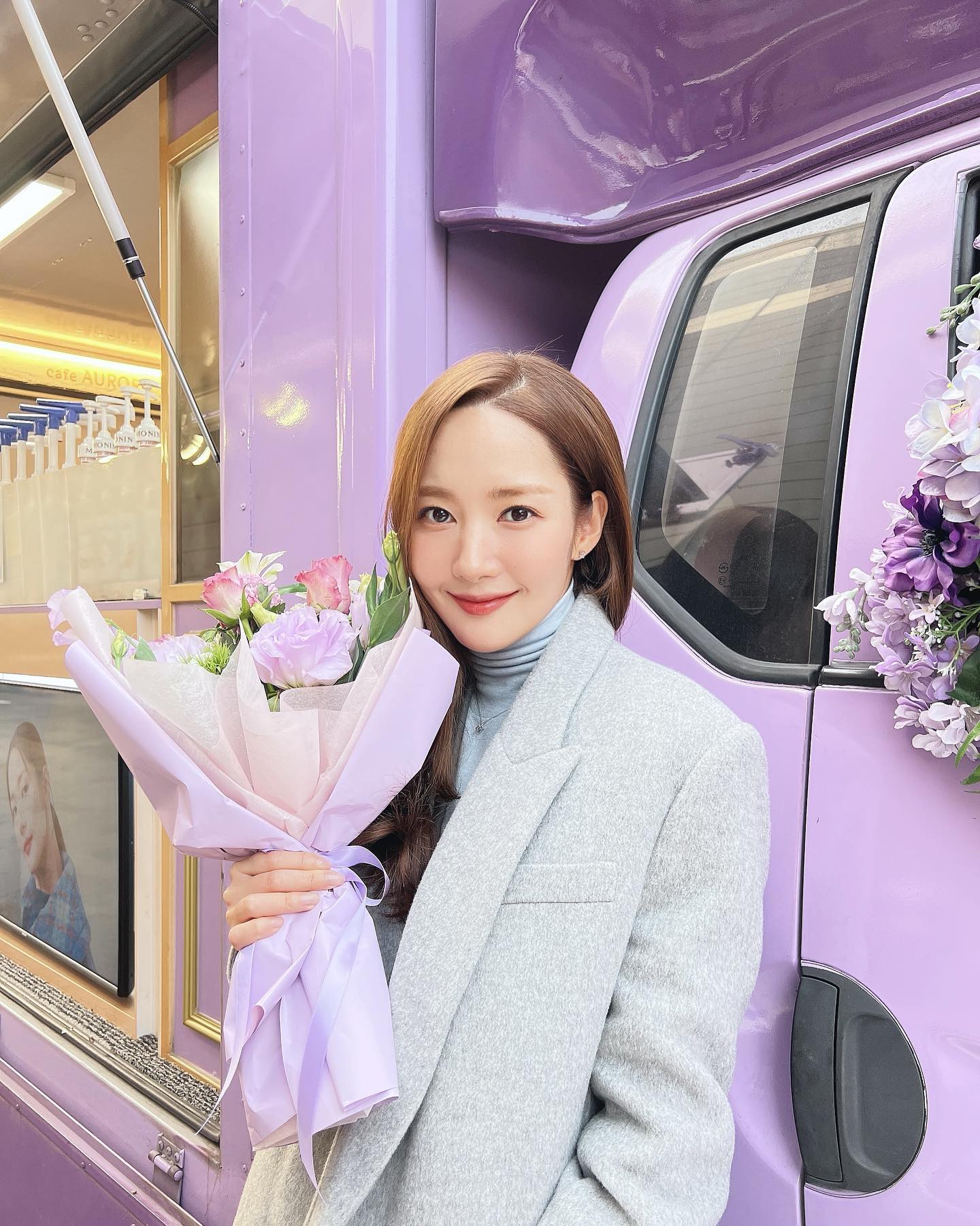 Hai kiểu áo khoác đơn giản giúp Park Min Young mặc đẹp trong mọi hoàn cảnh-3