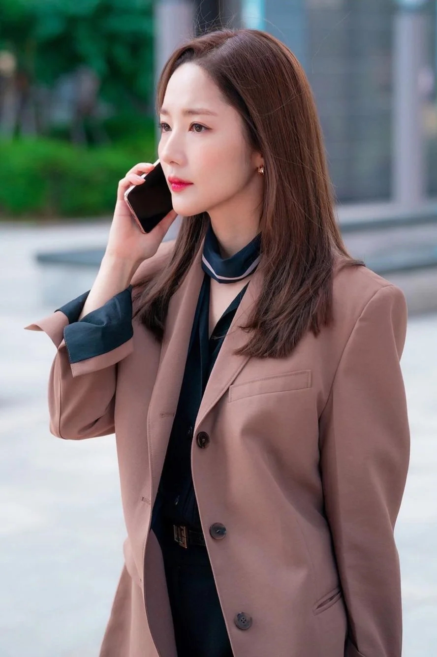 Hai kiểu áo khoác đơn giản giúp Park Min Young mặc đẹp trong mọi hoàn cảnh-9