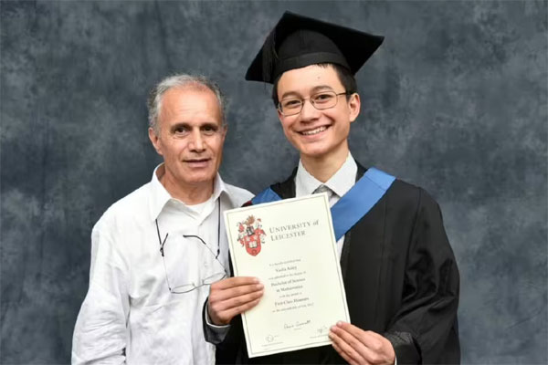 Thiên tài Vật lý làm dậy sóng nền khoa học thế giới-3