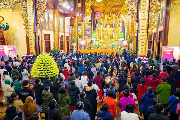 Cảnh hiếm thấy tại chùa Ba Vàng dịp đầu xuân-12