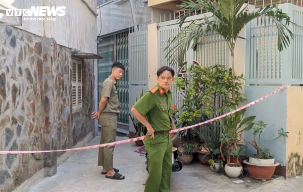 Vụ cháy nhà khiến 4 người chết: Ngọn lửa lan rộng, hàng xóm may mắn thoát nạn-1