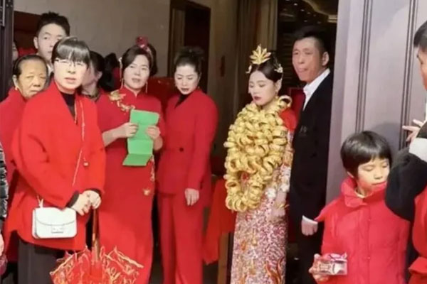 Chú tôi tổ chức đám cưới 100 bàn tiệc cho con trai nhưng không ai đến dự: Biết được lý do chẳng dám trách, còn xấu hổ với người làng-4