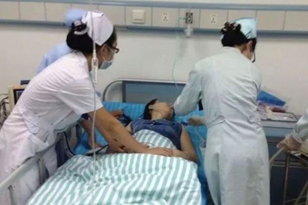 Cô gái cấp cứu giữa đêm valentine vì đau bụng, chảy 1,5 lít máu sau khi làm 1 việc nhiều cặp đôi trẻ thích-1