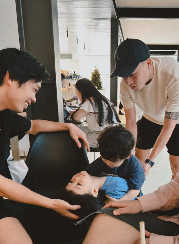 Viên Minh hiếm hoi về quê chồng, ăn mặc cực giản dị khi xuất hiện cùng bố mẹ Công Phượng-3