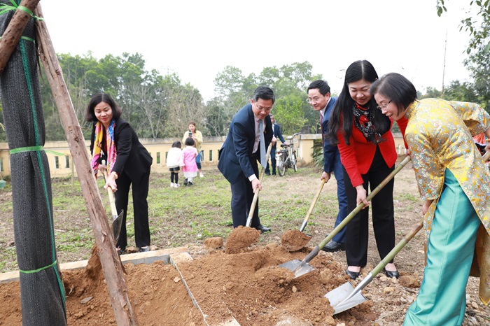 Lãnh đạo Thành phố dâng hương tưởng niệm 1.226 năm Ngày giỗ Bố Cái Đại Vương Phùng Hưng-4