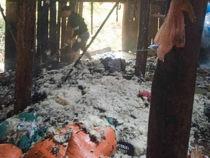 Không xin được tiền mua xe, nghịch tử rút dây bình gas đốt nhà bố mẹ-1