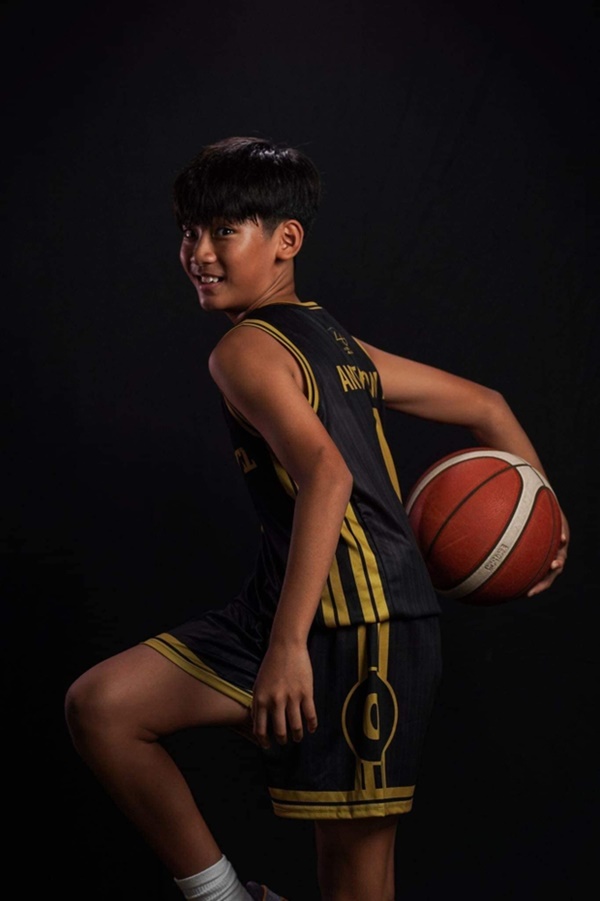 Dàn quý tử hào môn Vbiz: Subeo ngày càng điển trai, 1 nhóc tỳ cao 1,85m và là thủ khoa trường ở Mỹ-14