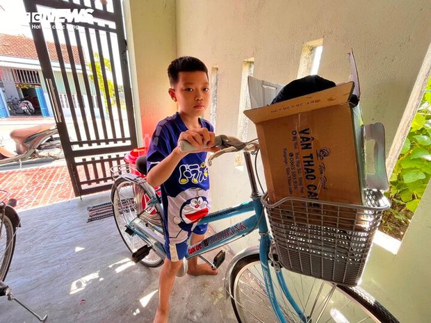 Cậu bé 10 tuổi ở Phú Yên đạp xe đi Bình Dương tìm mẹ: Khi nỗi nhớ thắng nỗi sợ-2