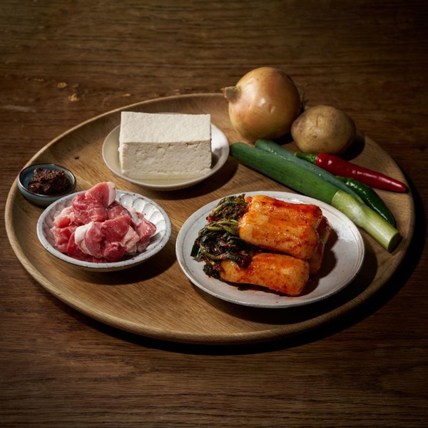 Cơm tối ngày sau Tết: Chỉ cần một bát canh thịt, đậu phụ, rau củ nấu chua là đủ ngon-1