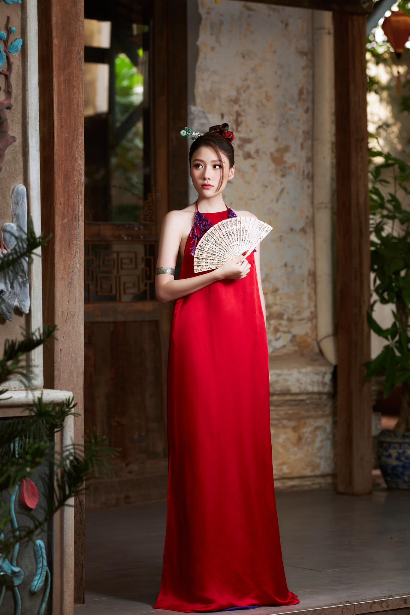 Hậu giảm 12kg, em gái Trấn Thành chuộng mốt áo dài khoe trọn vai trần gợi cảm-11