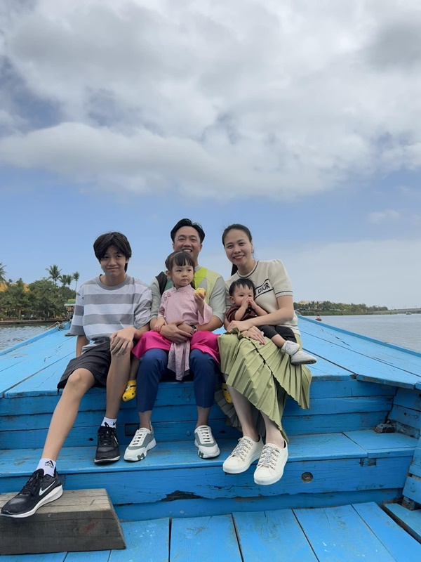 Đàm Thu Trang chụp ảnh sum vầy đầu năm bên bố mẹ Cường Đô La-3