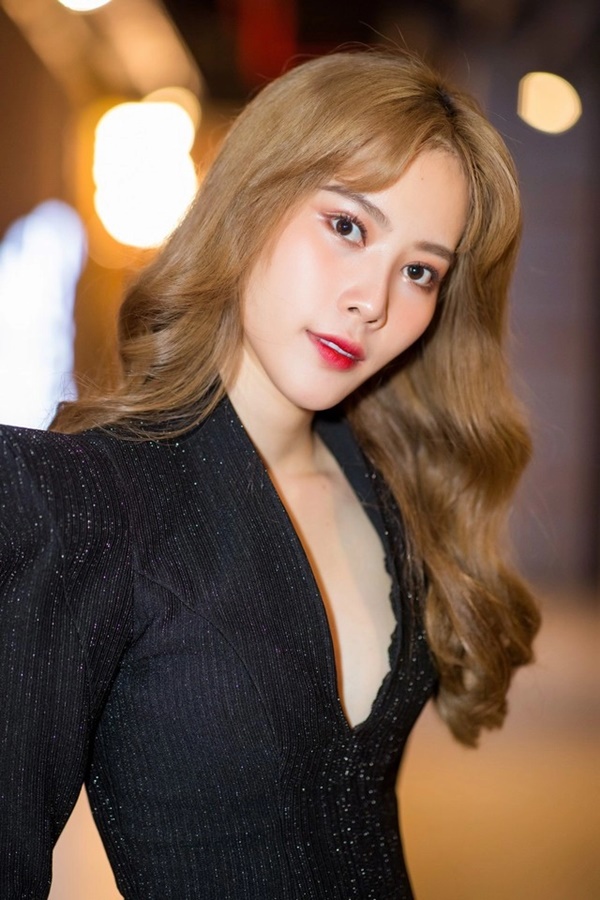 Nam Em kể tội ai đó trên livestream: Từng nói muốn có con, chở cô đi khách sạn, hôm trước vừa ôm hôn cô hôm sau đã lên truyền hình cầu hôn-2