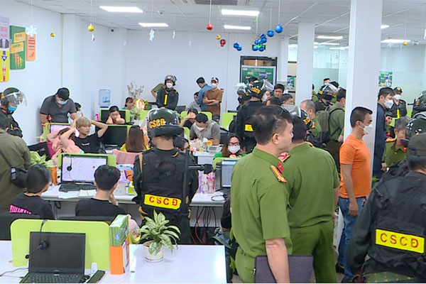 Tìm thấy thi thể nữ giáo viên nghi nhảy cầu tự tử-2